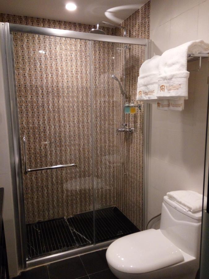 Royal Holiday Hotel Янгон Экстерьер фото
