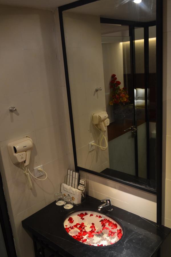 Royal Holiday Hotel Янгон Экстерьер фото