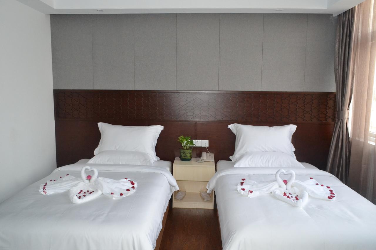 Royal Holiday Hotel Янгон Экстерьер фото