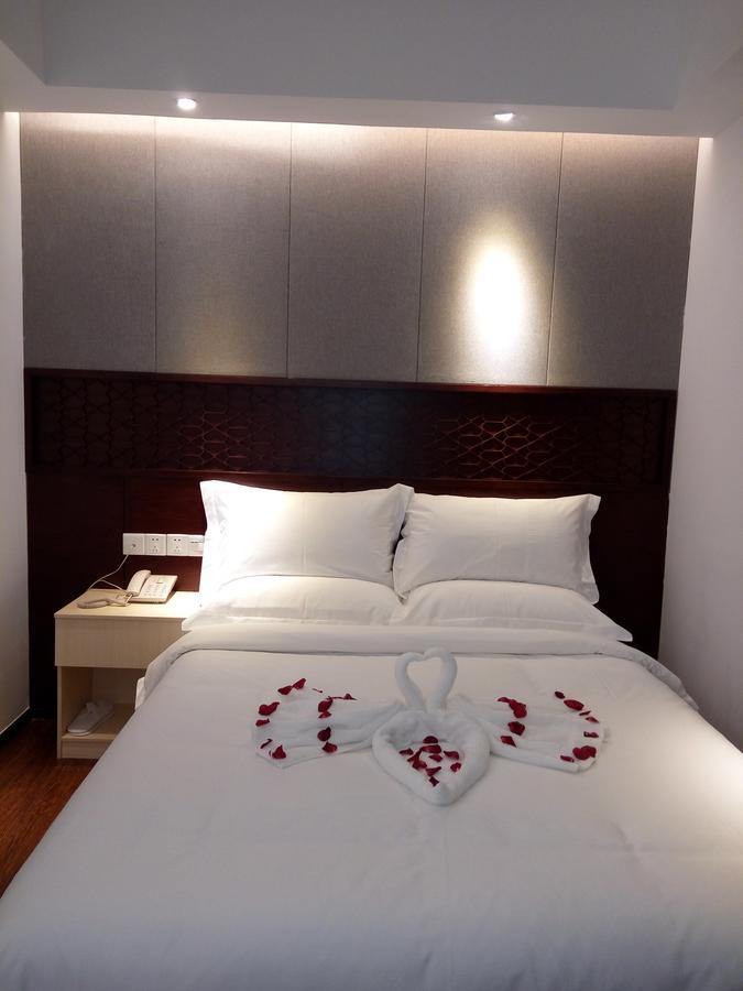 Royal Holiday Hotel Янгон Экстерьер фото