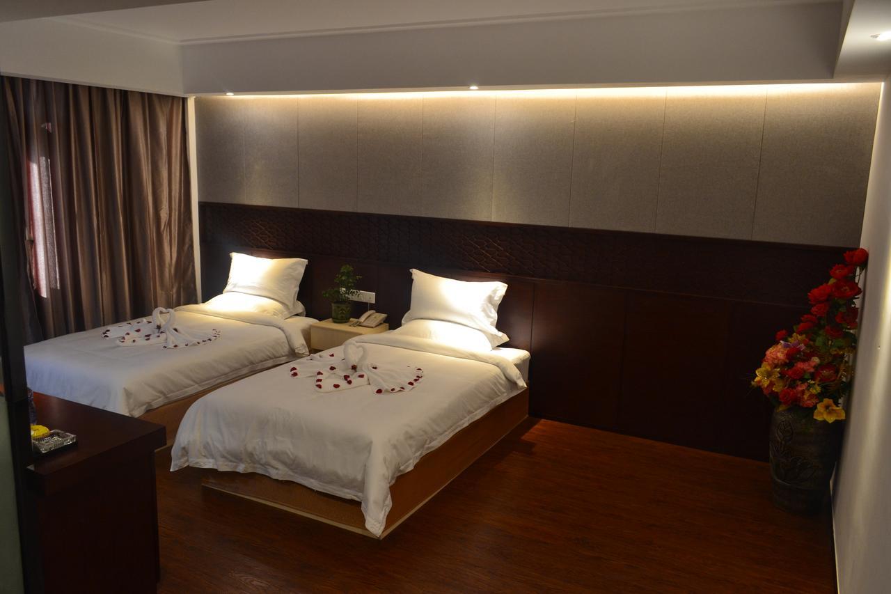 Royal Holiday Hotel Янгон Экстерьер фото